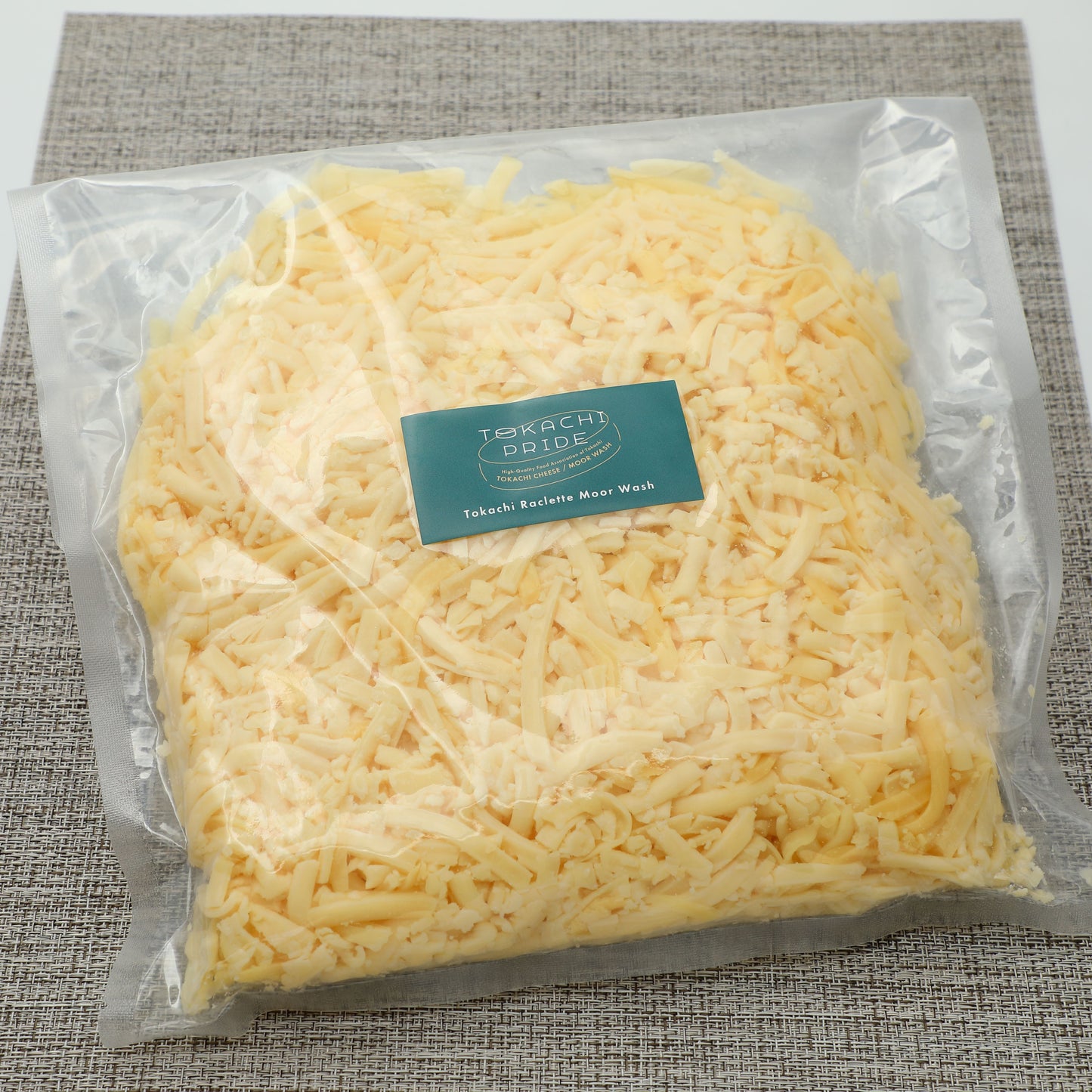 Tokachi Cheese Factory "Tokachi Pride" Tokachi Raclette Moor Wash Shredded Cheese (1,000g)